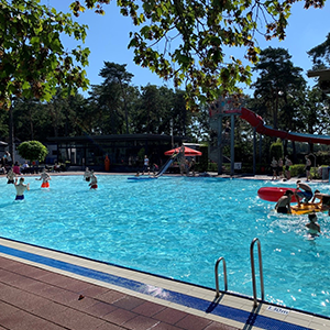De_Vrijetijdkrant_buitenbaden_en_zwemplassen_Steden-Driehoek_Zwembad_In_De_Dennen_Vorden